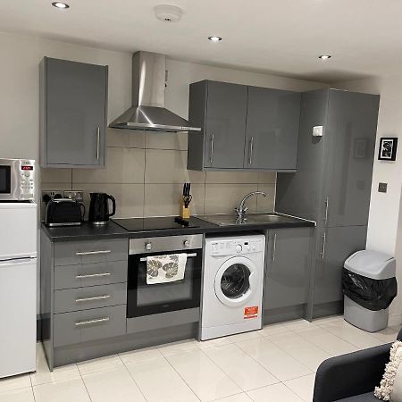 Modern 1 Bedroom Holiday Apartment In Southminster Екстериор снимка